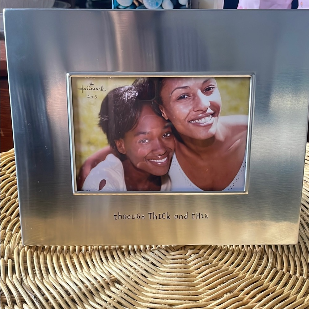 🖤Hallmark  Picture frame 4”x6” Stamped Aluminum. “Through thick and thin”
